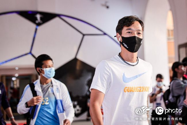卡恩和他的律师警告称，如果再有这类行为，他们便将采取法律行动。